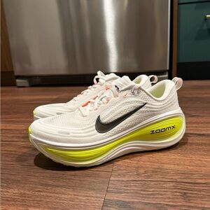Nike Vomero Plus. Size 9.5.